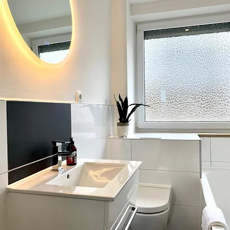 Modern 2-bedroom Near Messe 2-4 Guests *