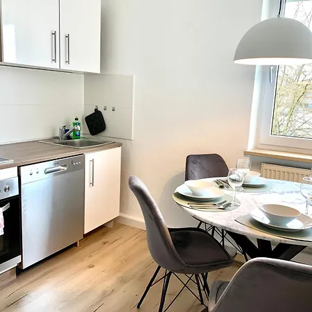 Modern 2-bedroom Near Messe 2-4 Guests Apartman
